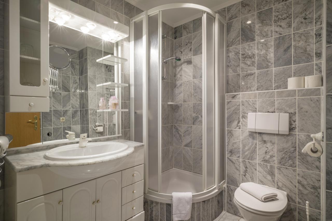 Superior One-Bedroom Apartment,665531409:JPEG